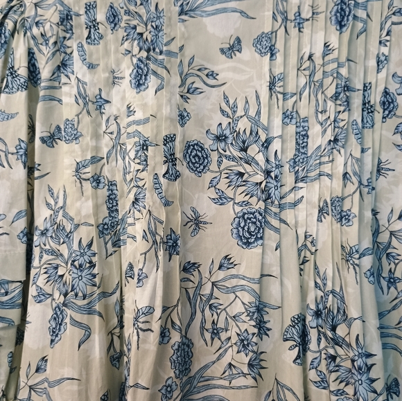 Hunter Bell Gardenia Jenkins Floral Blue and White Dress Puff sleeves - Picture 13 of 16